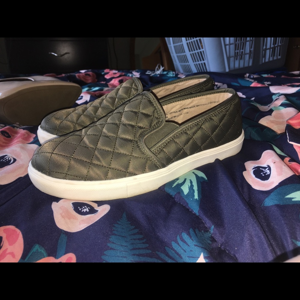 Size 7.5 mossimo green slide on shoes - Picture 1 of 3